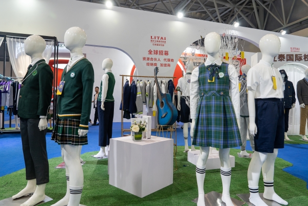 小學校服定制廠家有哪些品牌？價格是多少錢呢？